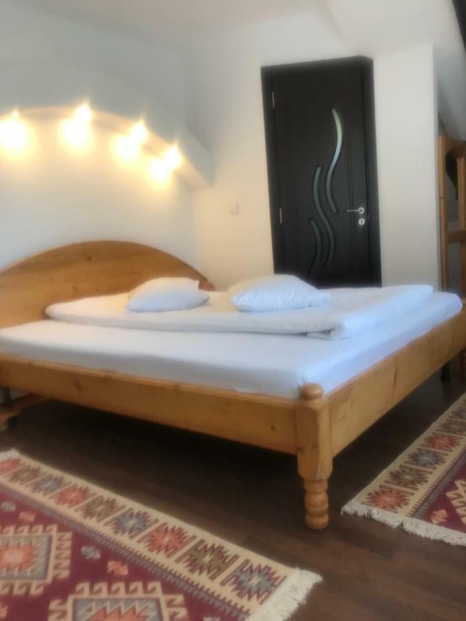 Casa Csiki Villa Rîşnov Buitenkant foto