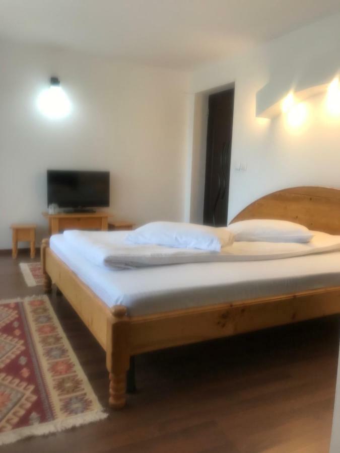 Casa Csiki Villa Rîşnov Buitenkant foto
