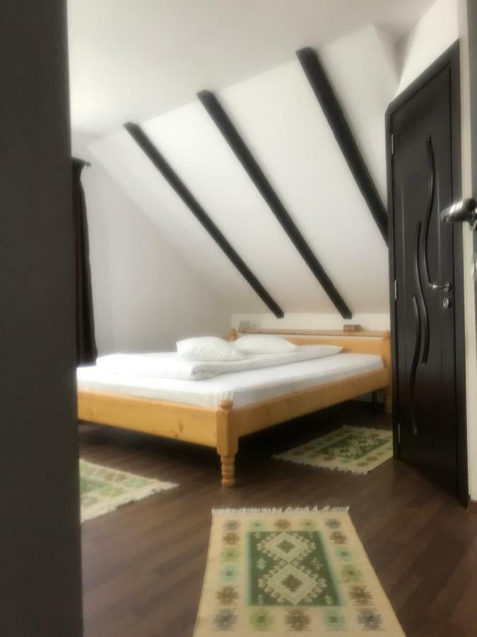 Casa Csiki Villa Rîşnov Buitenkant foto