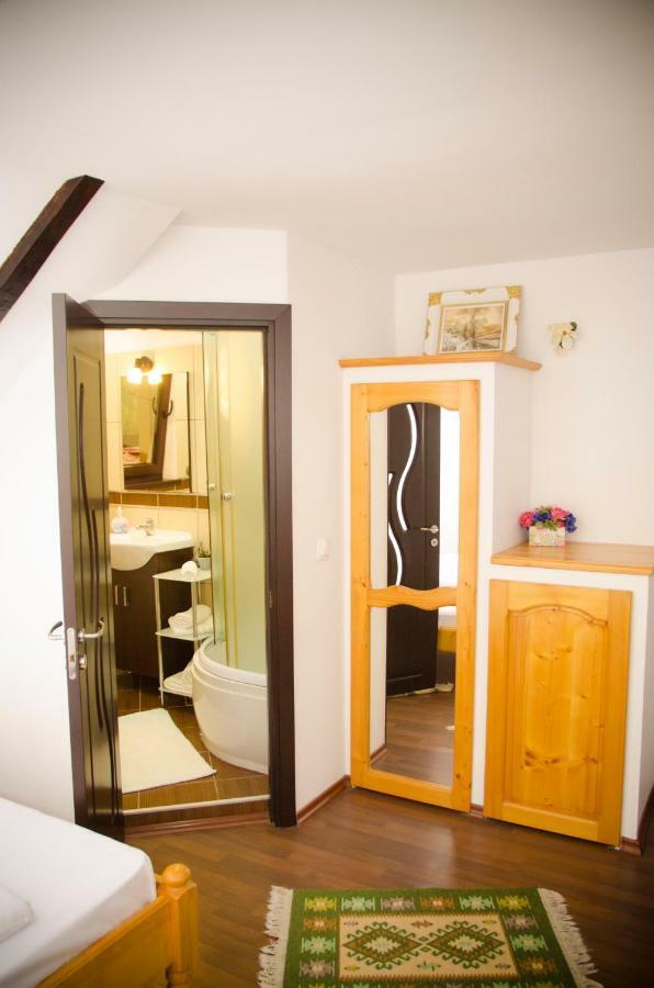 Casa Csiki Villa Rîşnov Buitenkant foto