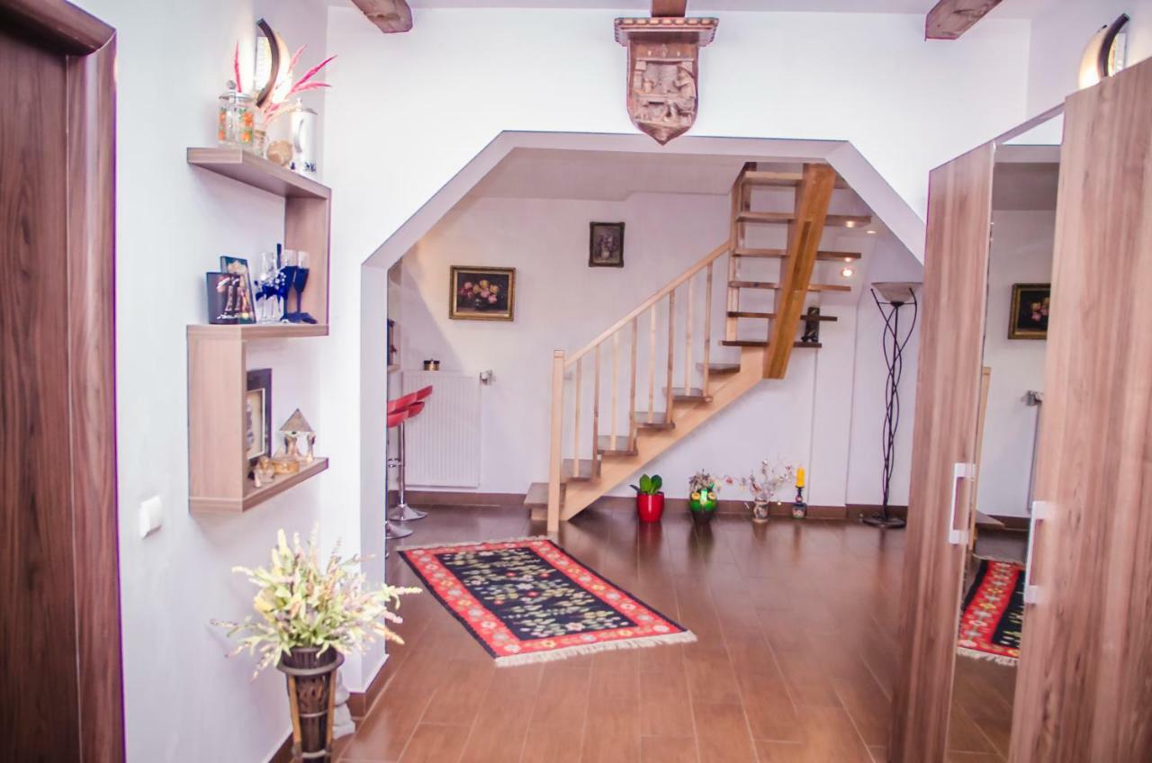 Casa Csiki Villa Rîşnov Buitenkant foto